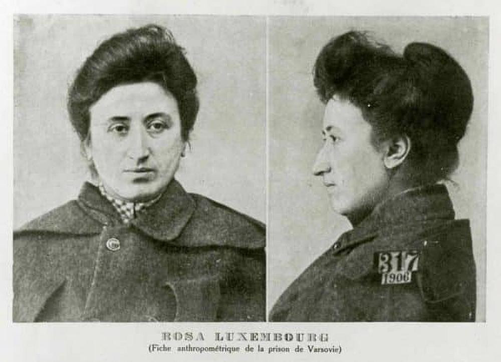 Rosa Luxemburg, aufgenommen im Warschauer Gefängnis 1906.