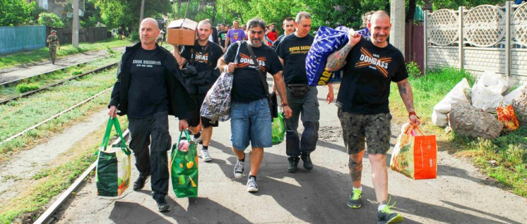 Die Antifaschistische Karawane bringt Hilfsgüter. (Foto: Alessandro Carlesso)