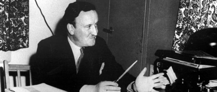 Schnell wieder in Amt und Würden: Hermann Josef Abs in der Kreditanstalt für Wiederaufbau 1949 in Frankfurt am Main. (Foto: Unbekannt / wikimedia.org / CC BY-SA 3.0)