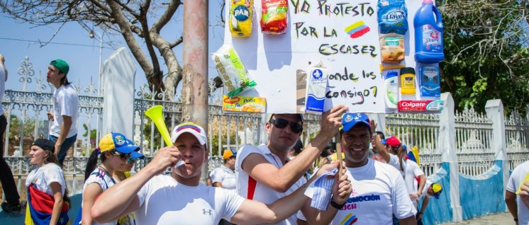 Oppositionelle protestieren gegen den Mangel an Konsumgütern – die Schuld geben sie dem linken Präsidenten.  (Foto: María Alejandra Mora, flickr.com, CC BY-SA 3.0)