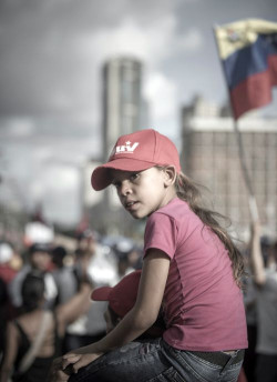Eine junge Anhängerin der regierenden PSUV