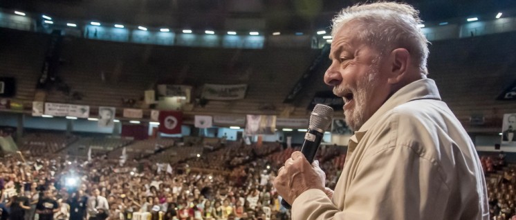Lula als alter und neuer Hoffnungsträger: 7000 junge Menschen kamen in die Turnhalle Mineirinho in Belo Horizonte, um gegen den neuen Präsidenten zu protestieren. (Foto: Midia Ninja)
