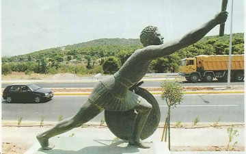 Der Überlieferung nach lief Pheidippides über 42 km von Marathon nach Athen, um die Nachricht vom Sieg in der Schlacht gegen die Perser zu überbringen. Danach brach er tot zusammen. Das tun sie bis heute: die modernen Marathonläufer.