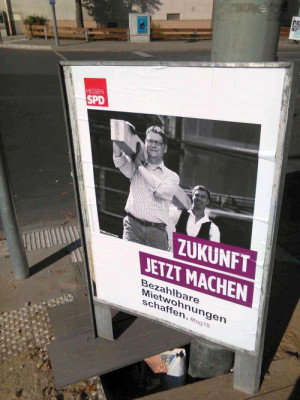 TSG packt an: Der SPD-Spitzenkandidat Thorsten Schäfer-Gümbel verspricht auf Wahlplakaten, die fehlenden Wohnungen gleich selbst zu bauen.