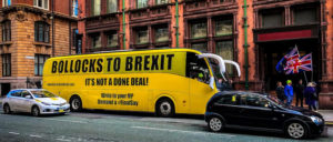Brexit am Arsch! Die Befürworter einer neuen Abstimmung machen auf Bussen Stimmung, das Referendum von 2016 zu ignorieren. (Foto: [url=https://www.flickr.com/photos/andyhay/46245714151]Andy Hay[/url])