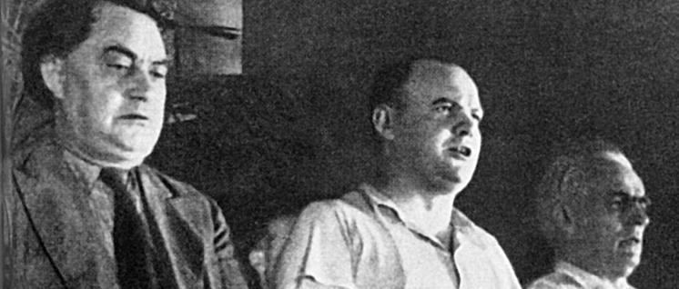 Georgi Dimitroff, Maurice Thorez und Wilhelm Pieck im Präsidium des VII. Weltkongresses der Kommunistischen Internationale, Juli/August 1935 (Foto: UZ-Archiv)