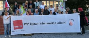 40 Kolleginnen und Kollegen zeigten zur Gerichtsverhandlung ihre Solidarität mit Sabine Kleemann. (Foto: ver.di)
