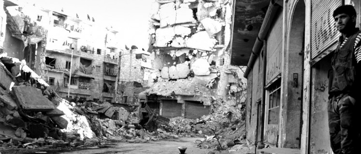 Umkämpft: Eine Straße in Aleppo. (Foto: Foreign and Commonwealth Office/Syria- two years of tragedy (8556475365).jpg/Open Government Licence v1.0)