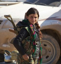 Kurdische Kämpferin