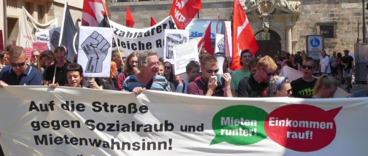 An einer Demonstration in Nürnberg für bezahlbare Mieten beteiligten sich am 14. Juli 300 Menschen. (Foto: privat)