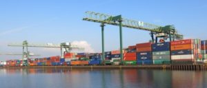 So wie im Containerhafen Dortmund soll es demnächst auch in Düsseldorf-Reisholz zugehen. (Foto: Tbachner/ common.wikimedia.org/CC  BY 3.0)