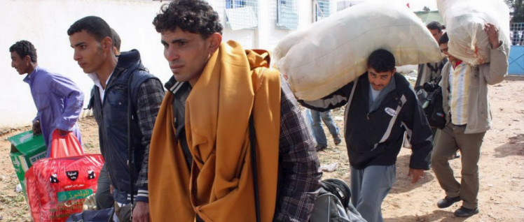25 000 Menschen mussten auf der Flucht vor den aktuellen Kämpfen ihr Zuhause verlassen, viele von ihnen nicht das erste Mal. Hier Flüchtlinge an der libysch-tunesischen Grenze am 7. März 2011. (Foto: [url=https://www.flickr.com/photos/magharebia/5509678232/in/album-72157626448686300/]Magharebia[/url])