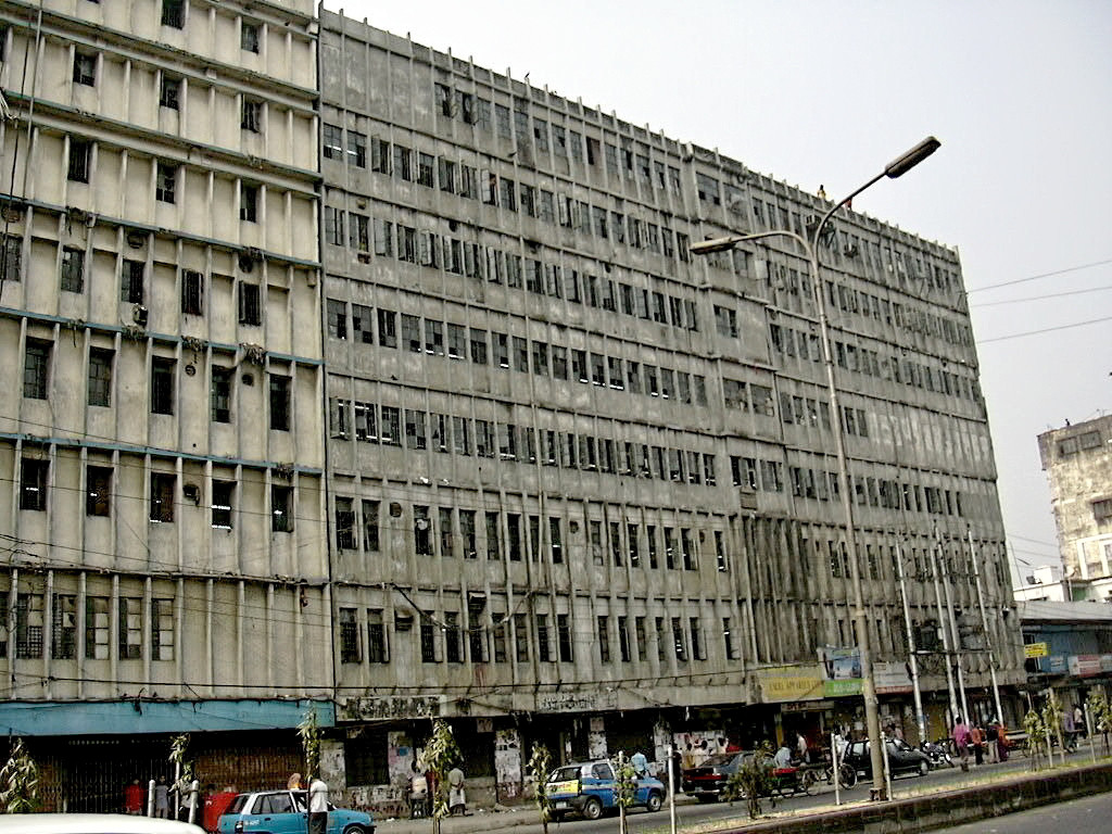 Außenansicht einer Nähfabrik in Dhaka, Bangladesch