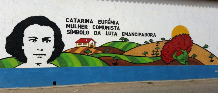 Ein beeindruckendes Wandbild erinnert an die Kommunistin Catarina Eufémia. (Foto: Uli Brockmeyer)
