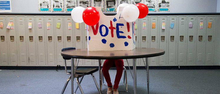 Warten auf Wähler: hier ein Wahllokal in einer Highschool bei den Präsidentschaftswahlen 2016. (Foto: Phil Roeder)