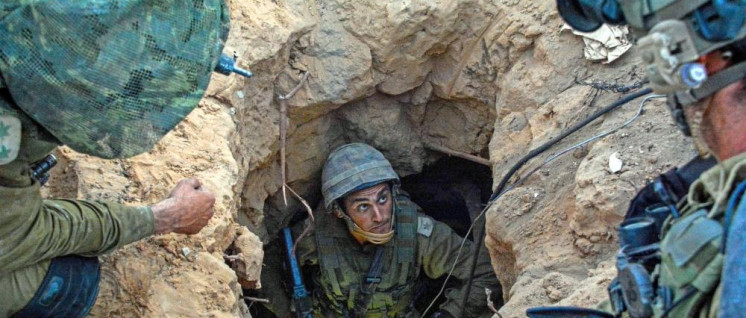 Israelische Fallschirmjäger im Gazastreifen. Eine Kommandoaktion der israelischen Armee hatte die neuesten Kämpfe mit den Palästinensern provoziert. (Foto: [url=https://www.flickr.com/photos/idfonline/14538982609/in/photostream/] Israel Defense Forces[/url])