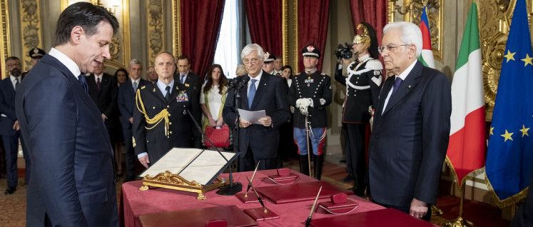 Präsident Mattarella nimmt Ministerpräsident Giuseppe Conte (links) den Amtseid ab. (Foto: Presidenza della Repubblica)
