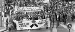 Antikriegsdemonstration des DGB in Hamburg am 1. September 1985 (Foto: UZ-Archiv)