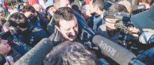 Viel Aufmerksamkeit für rassistische Hetze – Parteichef Matteo Salvini bei einer Demonstration der Lega Nord. (Foto: Mirko Isaia / flickr.com / CC BY-NC-SA 2.0)