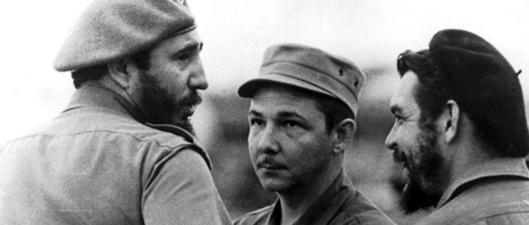 Drei Brüder: Fidel, Raúl und Che (Foto: www.fidelcastro.cu)