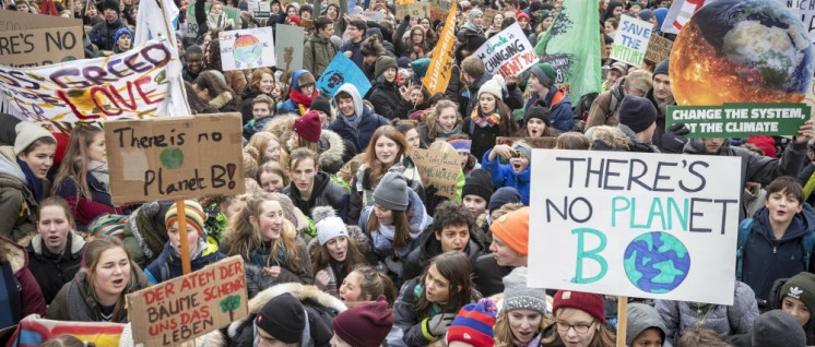 Tausende Schülerinnen und Schüler gingen in den letzten Monaten auf die Straße und wurden politisiert. (Foto: [url=https://www.flickr.com/photos/161768312@N07/46871949391/]Jörg Farys / Fridays for Future[/url])