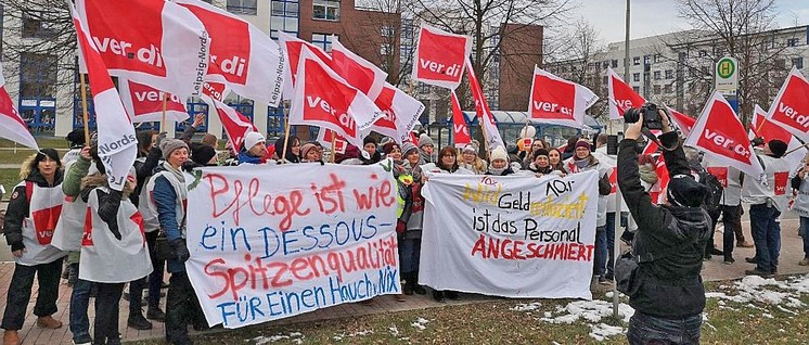 600 Kolleginnen und Kollegen streikten am 2. Februar in Leipzig für die Angleichung ihrer Gehälter an den Tarifvertrag für den Öffentlichen Dienst. (Foto: Frank Lausen)
