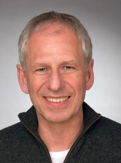 Peter Köster ist Mitglied im Arbeitskreis Betrieb & Gewerkschaft beim Parteivorstand der DKP und des DKP-Bezirks Ruhr-Westfalen und Bezirksvorsitzender der IG BAU Mülheim-Essen-Oberhausen.