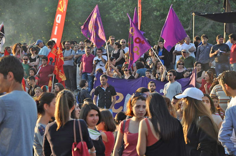Proteste Istanbul 8966910909 - Straffreiheit für Vergewaltiger? - Türkei - Aktion