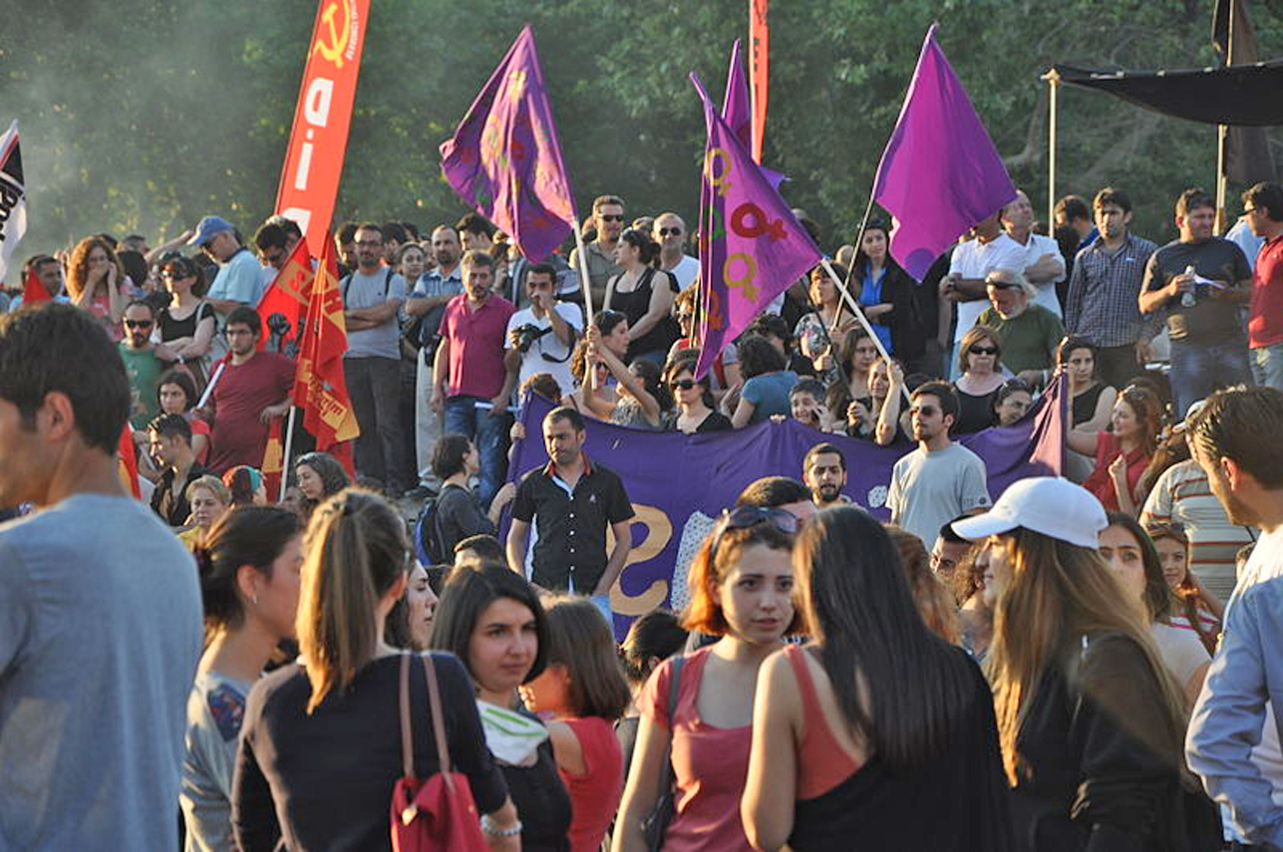 Proteste Istanbul 8966910909 - Straffreiheit für Vergewaltiger? - UZ vom 6. März 2020 - UZ vom 6. März 2020