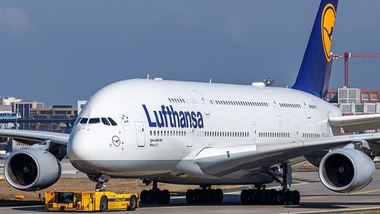 800px D AIMC Lufthansa A388 39314709040 - Zugbrücke hoch! - Protektionismus - Protektionismus