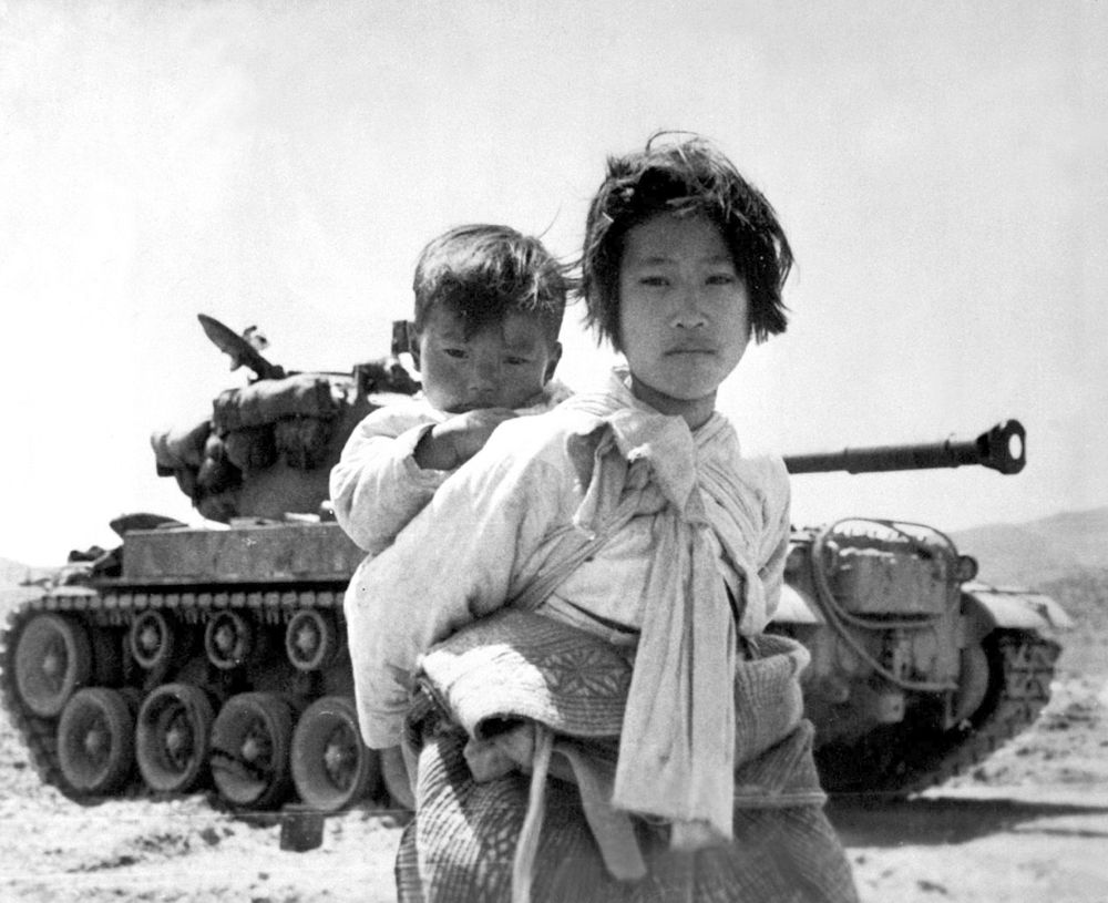 271002 Korean War Korean civilians ca1951 - Als der General nach Atombomben schrie - UZ vom 3. Juli 2020 - UZ vom 3. Juli 2020