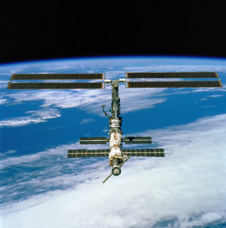 471202 STS 97 ISS - Jubiläum und Zukunftssorgen - Kosmos, Weltraum - Hintergrund