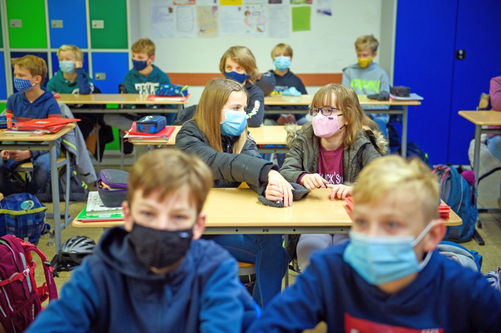 481301 - Schulpolitik treibt Infektionen hoch - UZ vom 27. November 2020 - UZ vom 27. November 2020