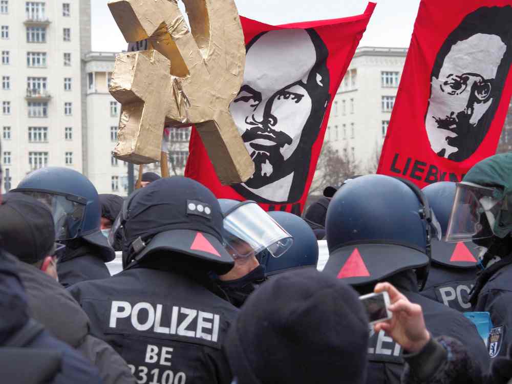0201 Titelidee - Prügelorgie mit Vorsatz - Demonstration, Polizei, Repression - Politik