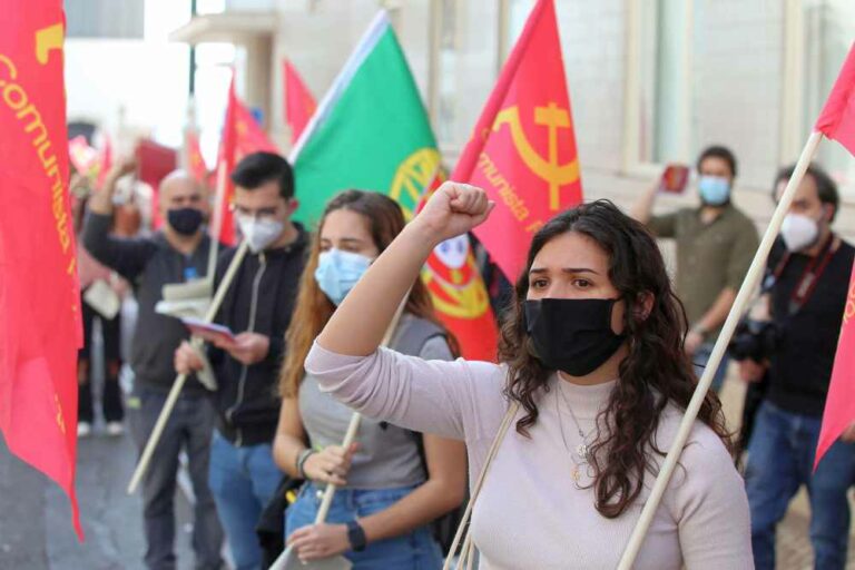 110602 Portugal 2 - Rechte und Einkommen zurückgewonnen - Kommunistische Parteien - Kommunistische Parteien