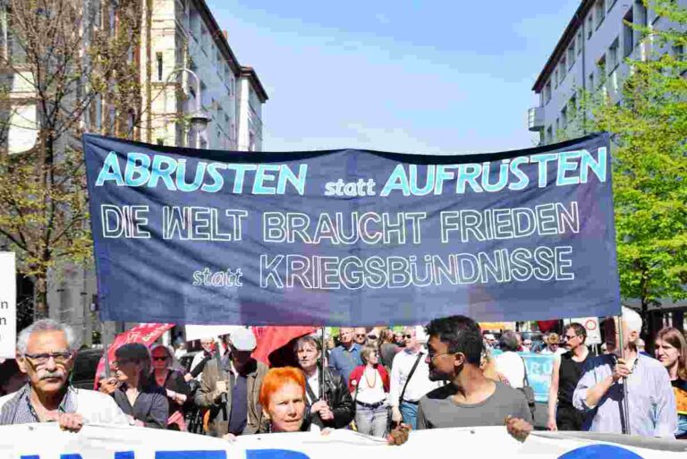 1315 01 Ostermarsch - Ostern auf die Straße - Demonstration - Demonstration