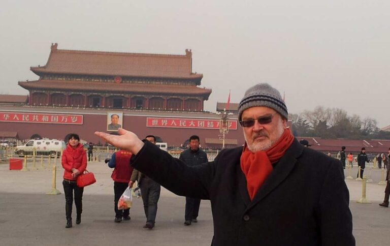 391001Auf dem Tiananmen 2014 1 - In Erinnerung an Rolf Geffken - Nachruf - Nachruf