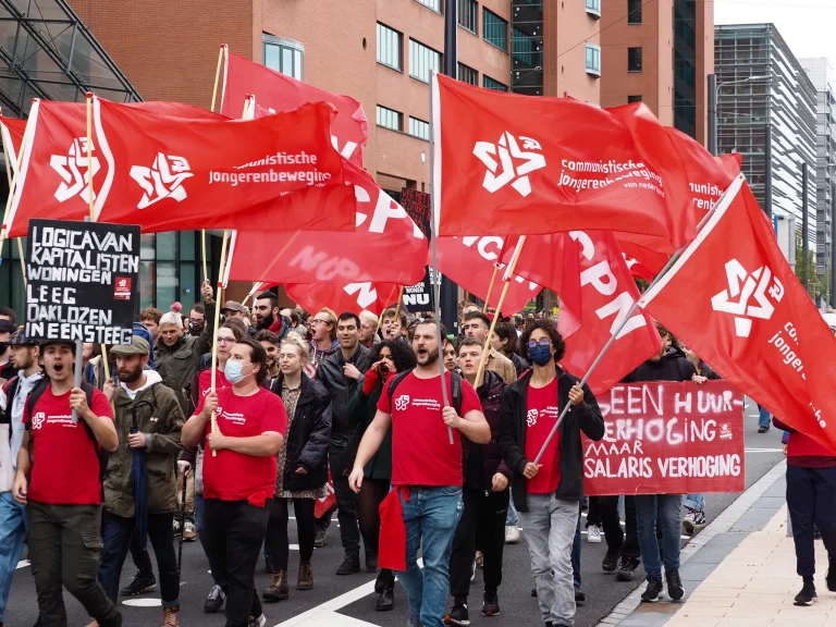 246443868 217440147151550 7279827075088945646 n - Niederländische Kommunisten verurteilen Polizeigewalt gegen Wohnprotest - Kommunistische Parteien - Kommunistische Parteien