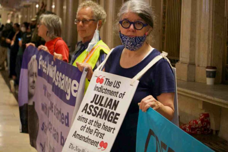 400701 Assange - Die Rachepläne der CIA - Whistleblower - Whistleblower