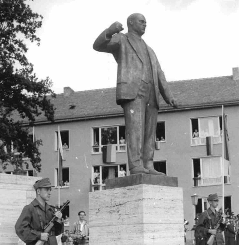 460901 thaelmann - Ernst-Thälmann-Denkmal in Weimar - Geschichte der Arbeiterbewegung - Geschichte der Arbeiterbewegung