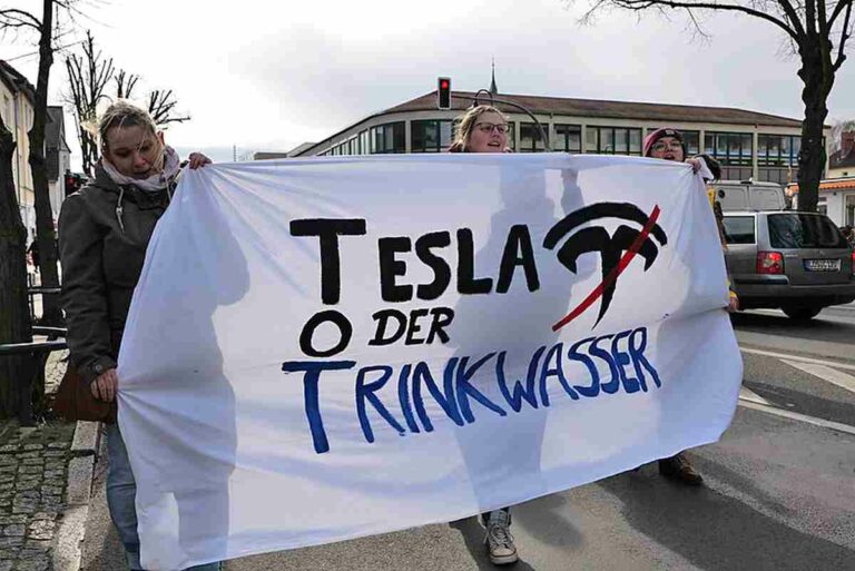 1002 Protest against Tesla factory Erkner 2020 02 22 25 2 - Tesla darf loslegen - Automobilindustrie - Automobilindustrie