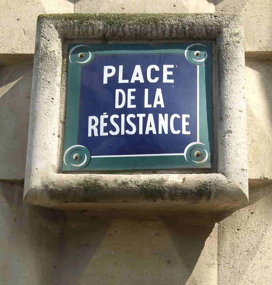1010 Place de la Resistance Paris 7 - Waffen für die Résistance - UZ vom 11. März 2022 - UZ vom 11. März 2022