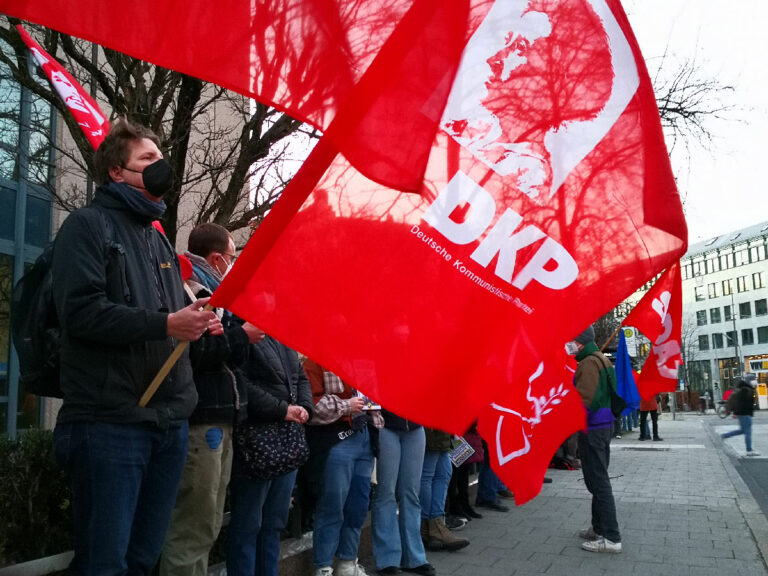110503 bildmeldung - SDAJ und DKP demonstrieren gegen Verhaftung von Michail und Alexander Kononowitsch - Antikommunismus - Antikommunismus