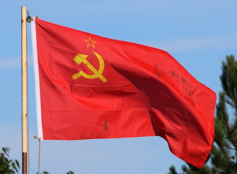1605 Flagge - Sowjetflagge ­kriminalisiert - Geschichte der Arbeiterbewegung - Geschichte der Arbeiterbewegung