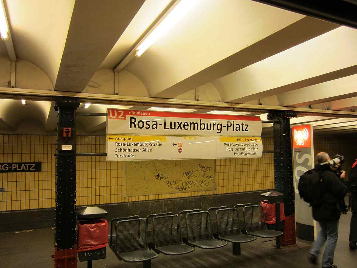 2716 1200px Rosa Luxemburg Platz station sign - Pressefest in Berlin?! - UZ vom 8. Juli 2022 - UZ vom 8. Juli 2022