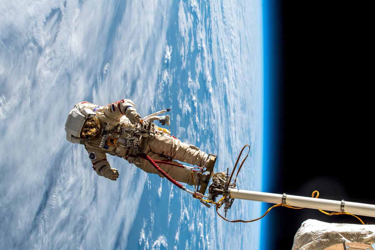 3116 Russian spacewalk 31359866037 - Neuer Chef für Roskosmos - UZ vom 5. August 2022 - UZ vom 5. August 2022