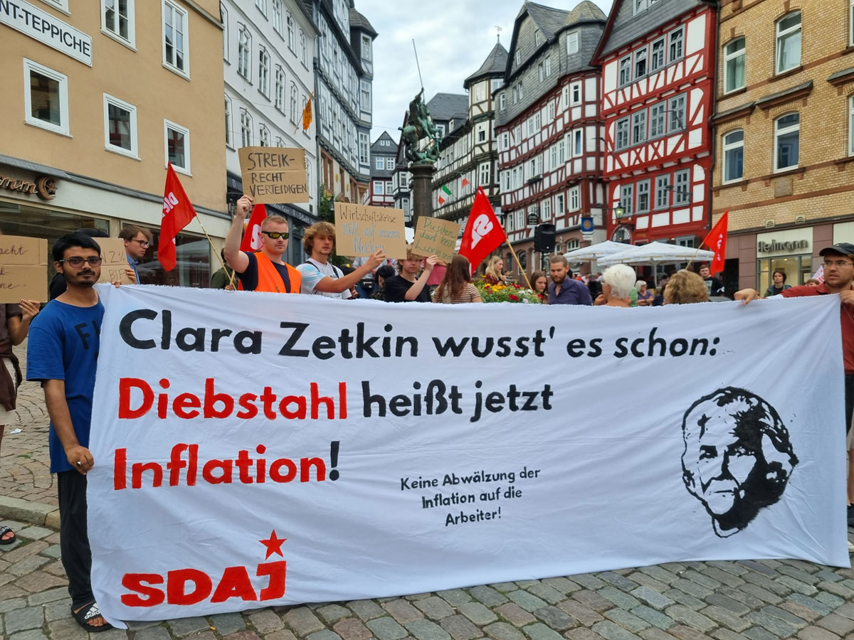 330301 Aktion n - Demonstration gegen die steigenden Preise - UZ vom 19. August 2022 - UZ vom 19. August 2022