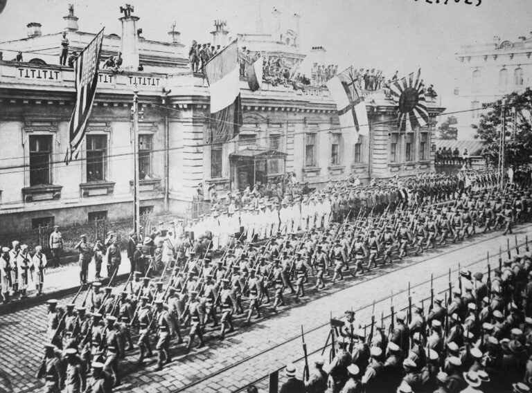 4110 Truppen - „In der Wiege ersticken …“ - Große Sozialistische Oktoberrevolution - Große Sozialistische Oktoberrevolution