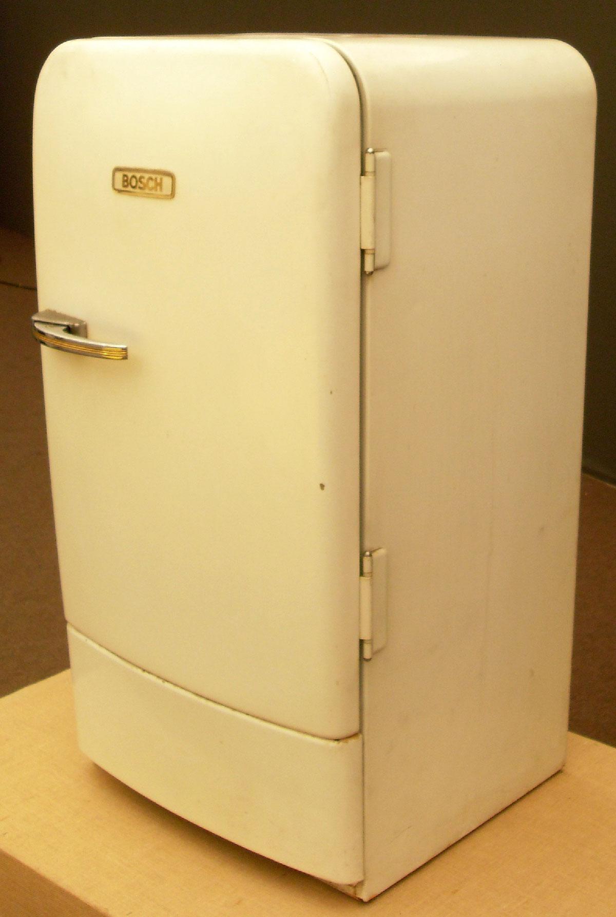 450901 Kuehlschrank - Waschmaschinen und Kühlschränke - Antirussische Propaganda, Indiana Jones - Im Bild