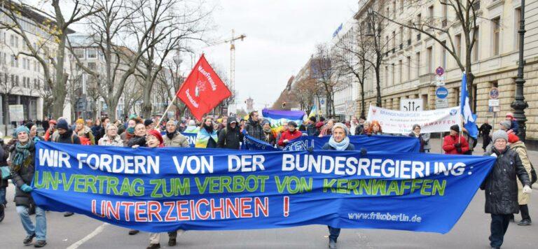 Demo Friko Berlin - <strong>Uns gegenseitig stärken</strong> - XXVIII. Internationale Rosa-Luxemburg-Konferenz - XXVIII. Internationale Rosa-Luxemburg-Konferenz